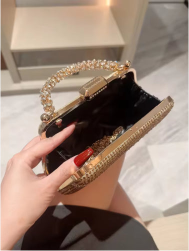 Luxury Clutch For Women A Stylish Accessory With A Chain Strap