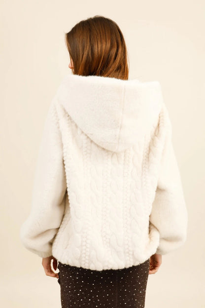 ARLENA – Short faux fur jacket with hood